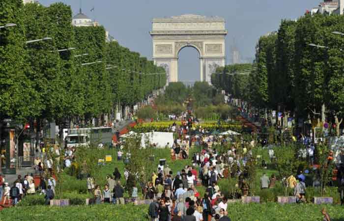 jalan Champs Elysees di Paris