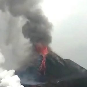 Gunung Anak Krakatau masih berstatus siaga