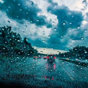 Tips aman berkendara saat hujan - Simas Insurtech