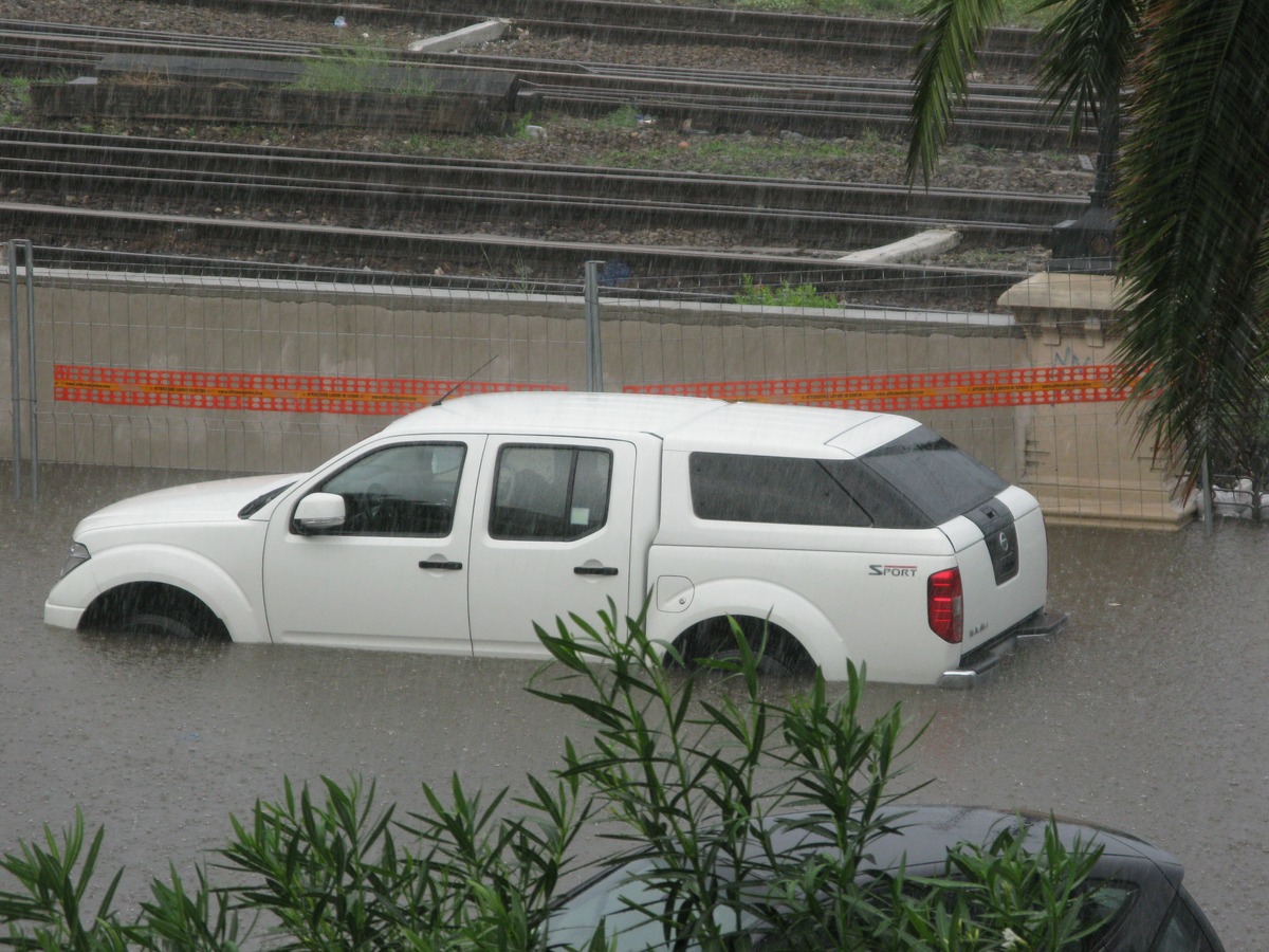 asuransi mobil banjir